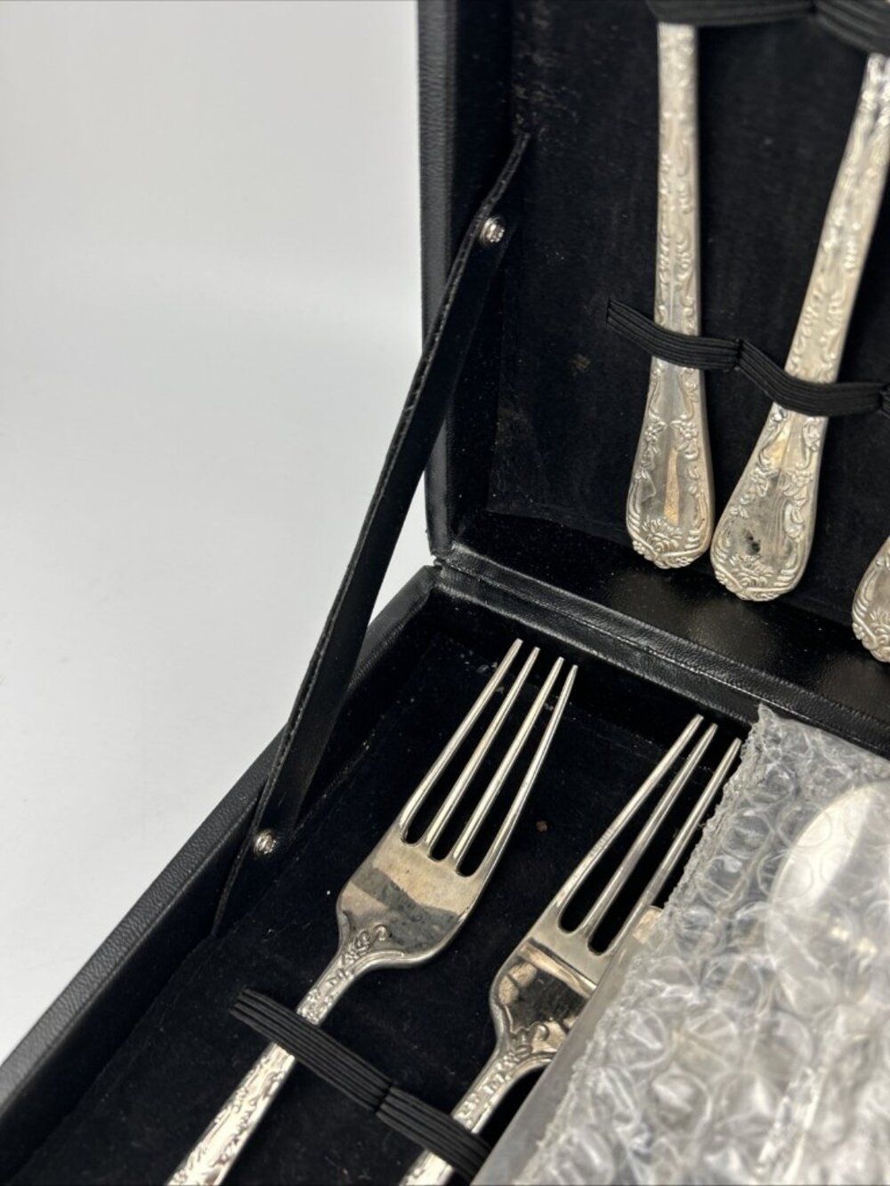 Wm. Rogers & Son Silverware Set Preowned 63 Pieces (Enchanted Rose) - Picture 8 of 14